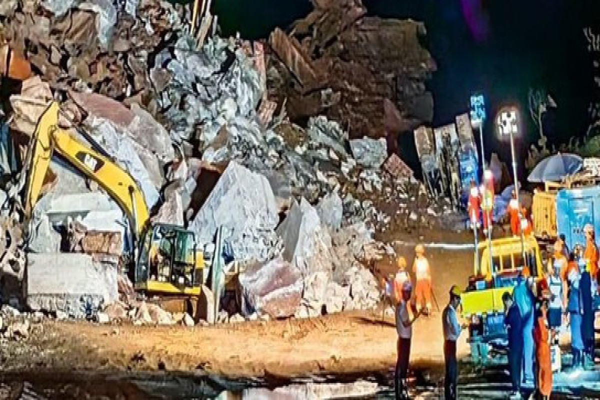 Çində torpaq sürüşməsi zamanı 9 nəfər itkin düşüb