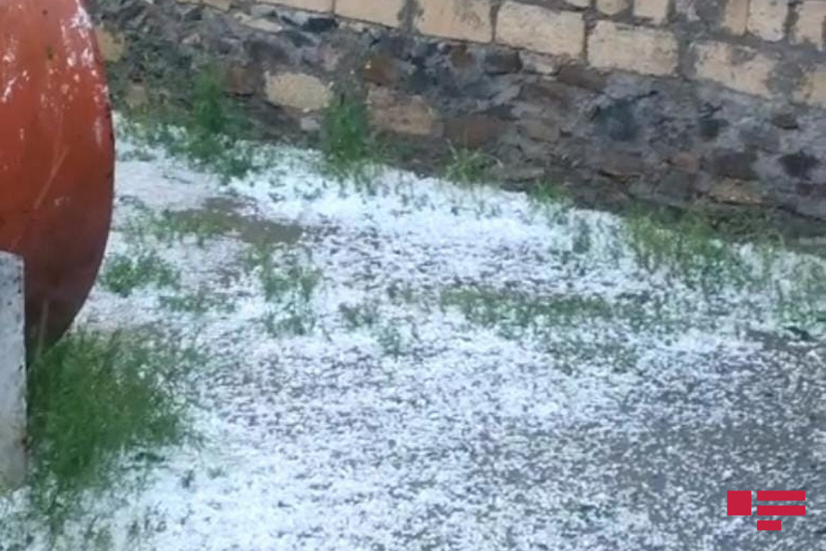 Bəzi yerlərdə leysan olub, Daşkəsənə dolu düşüb - FAKTİKİ HAVA 