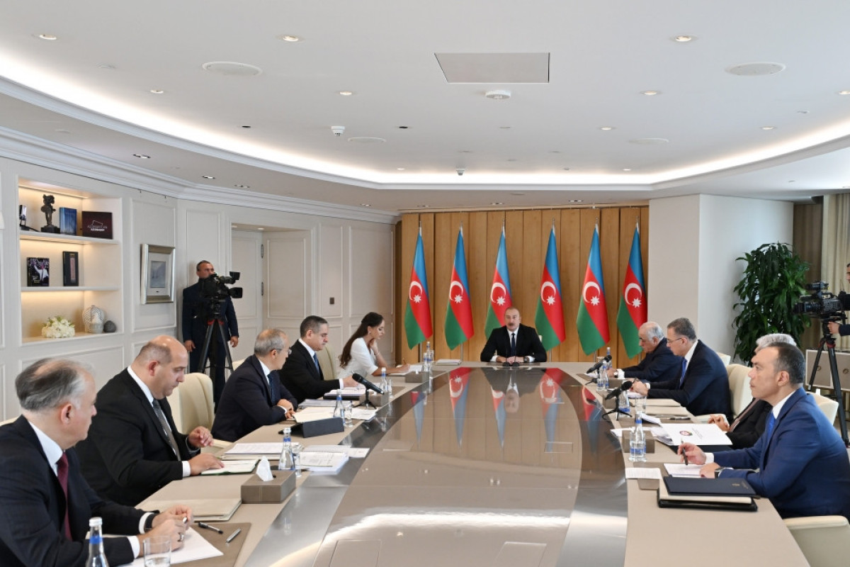 Prezidentin sədrliyi ilə bu ilin 6 ayının sosial-iqtisadi yekunlarına həsr olunmuş müşavirə keçirilib - YENİLƏNİB 