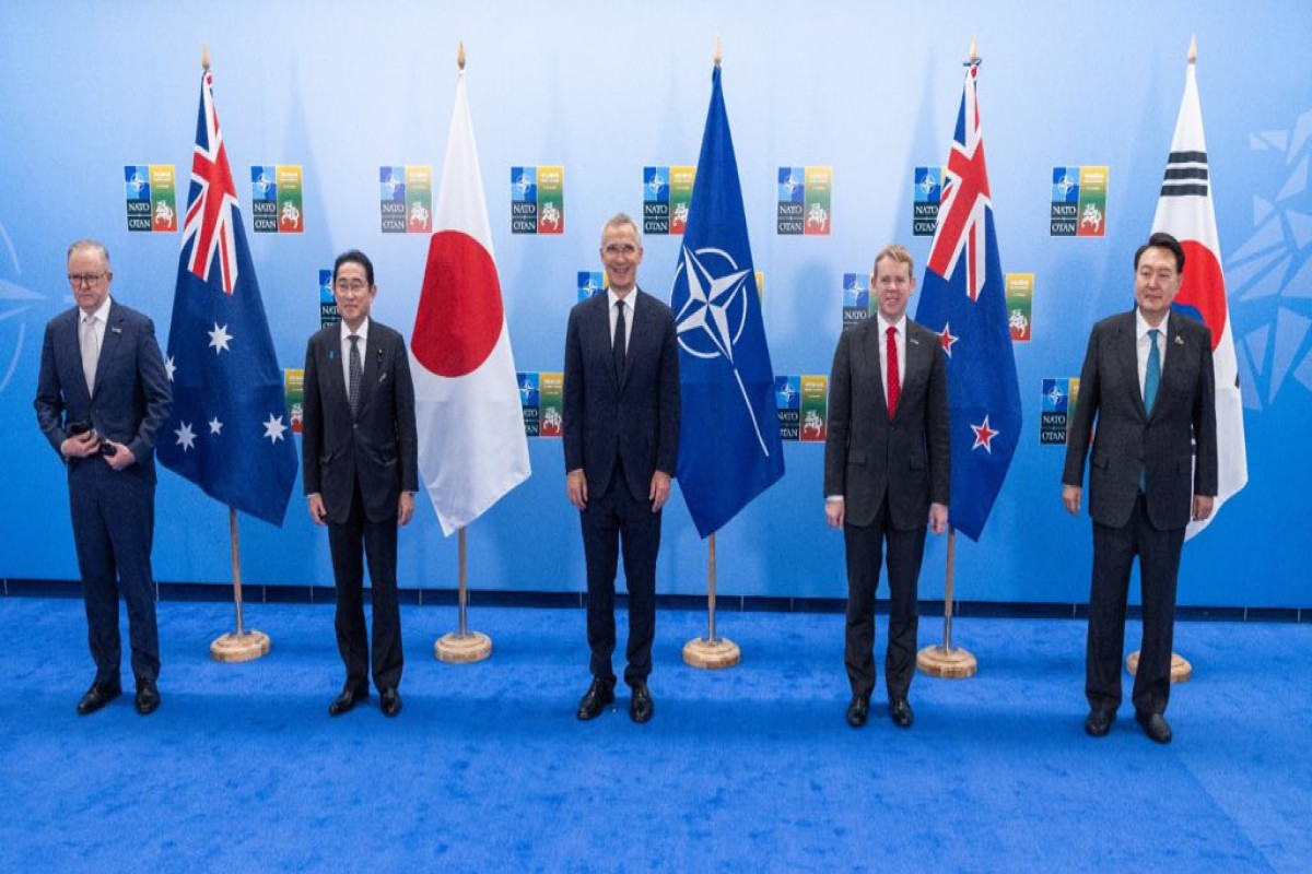Stoltenberq Avstraliya, Yaponiya və Cənubi Koreya liderləri ilə görüşüb