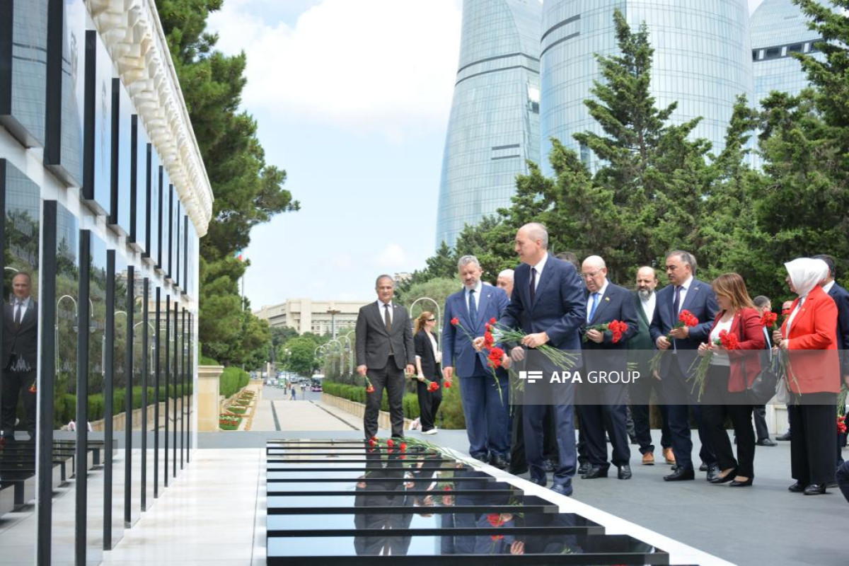 Chairman of Turkish Grand National Assembly visits Alley of Martyrs and Turkish Martyrs' Memorial in Baku