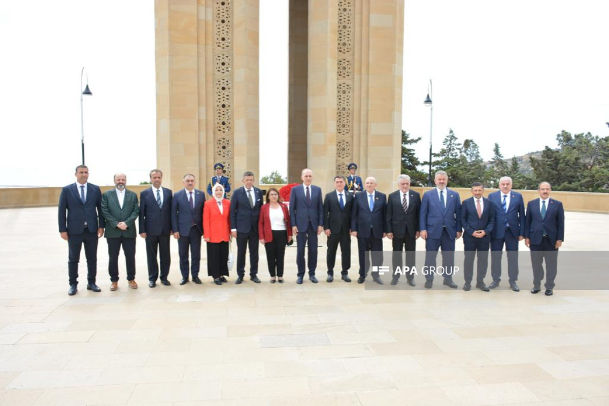 Chairman of Turkish Grand National Assembly visits Alley of Martyrs and Turkish Martyrs' Memorial in Baku