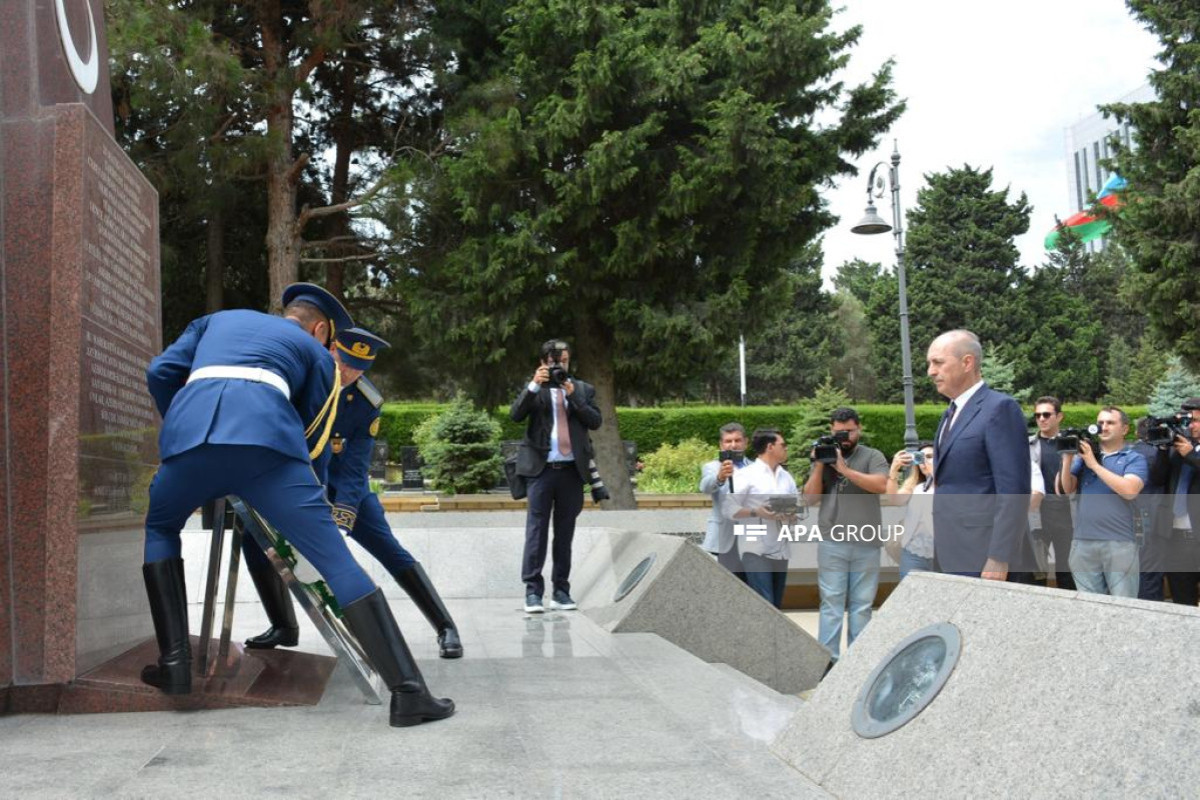 Chairman of Turkish Grand National Assembly visits Alley of Martyrs and Turkish Martyrs' Memorial in Baku