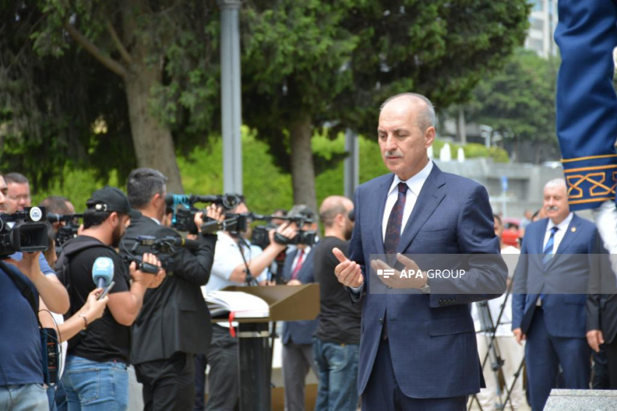 Chairman of Turkish Grand National Assembly visits Alley of Martyrs and Turkish Martyrs' Memorial in Baku
