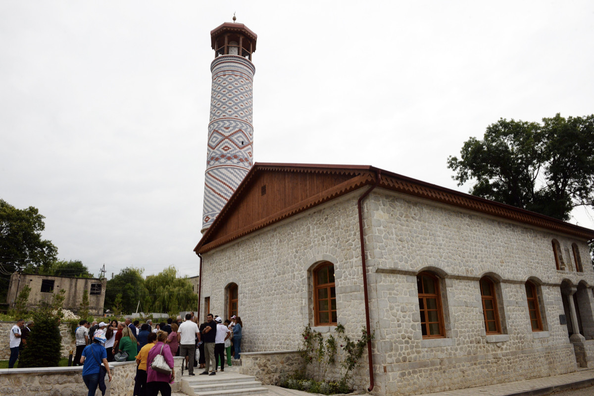 Vaqif Poeziya Günlərinin iştirakçıları Şuşanın tarixi-mədəni məkanlarını ziyarət ediblər