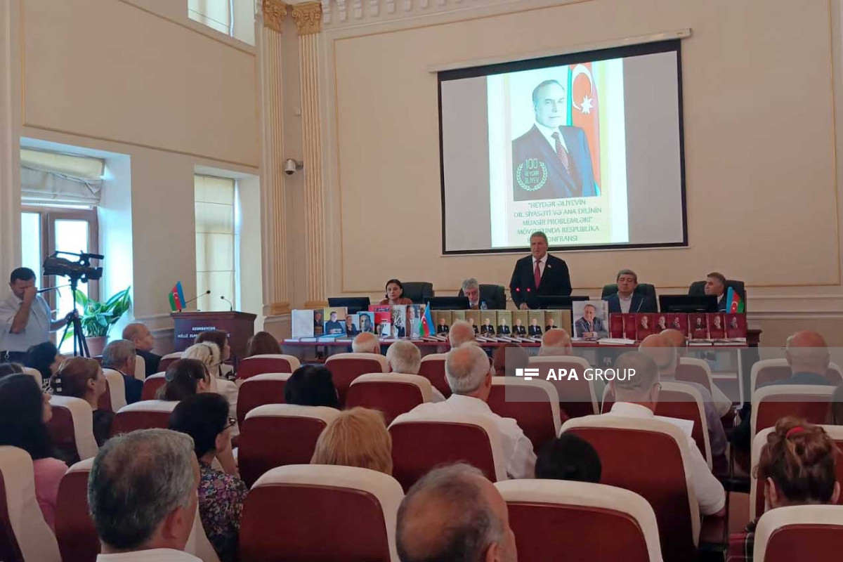 "Heydər Əliyevin dil siyasəti" mövzusunda konfrans keçirilib