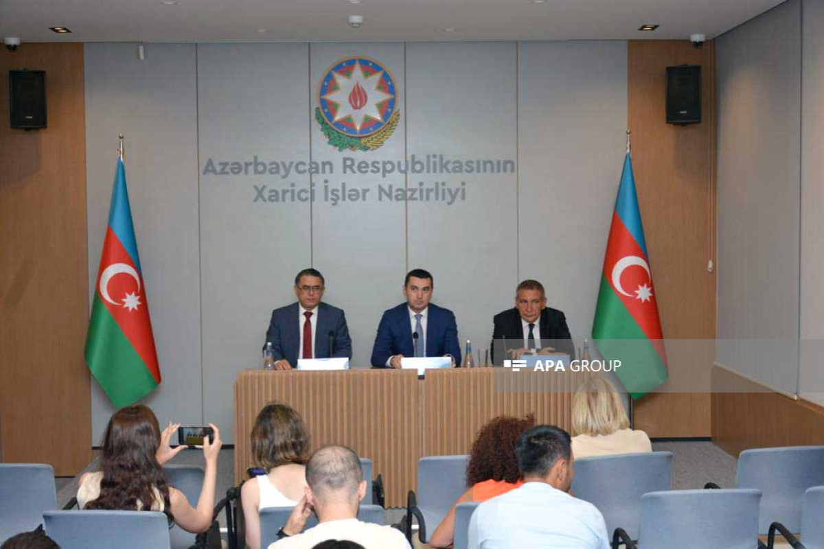 Совет прессы и МИД заявили о том, что армянские журналисты могут приехать в Азербайджан
