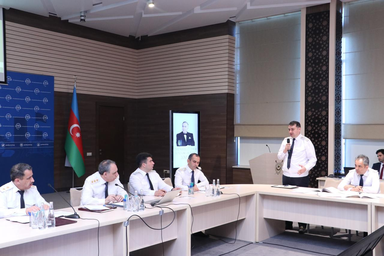Kamran Əliyev əməliyyat müşavirəsi keçirdi - FOTOLAR 6 Baş prokuror yanında Korrupsiyaya qarşı Mübarizə Baş İdarəsində əməliyyat müşavirəsi keçirilib