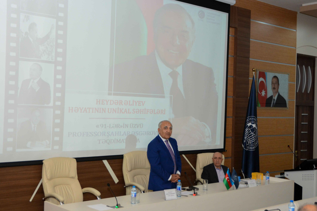 UNEC-də “Heydər Əliyevin həyatının unikal səhifələri”nə həsr olunan tədbir keçirilib