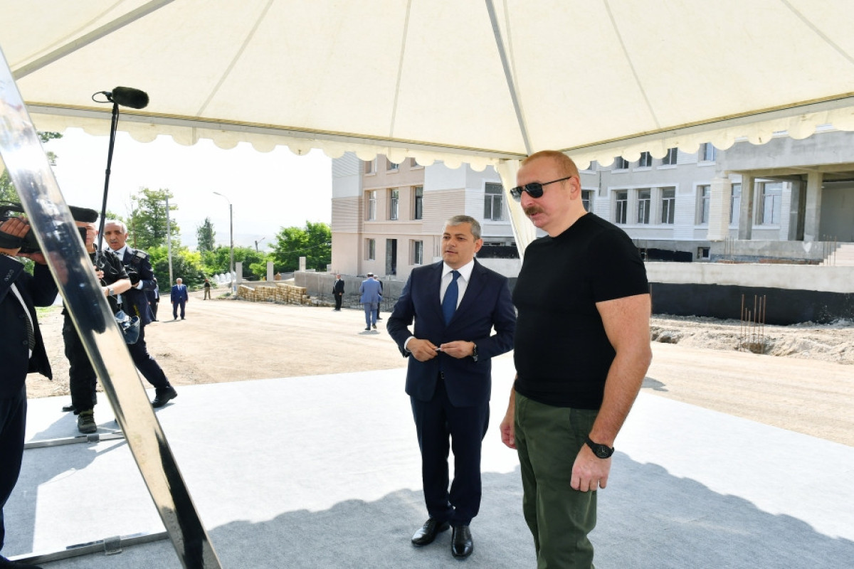 Dövlət başçısı Şuşa şəhər 1 nömrəli tam orta məktəbdə aparılan tikinti işləri ilə tanış olub - YENİLƏNİB 