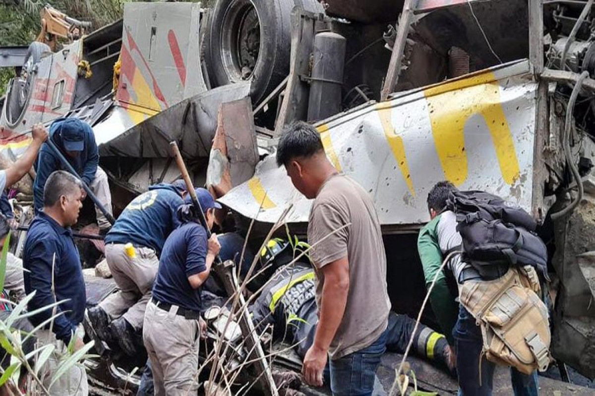 Kolumbiyada avtobus dərəyə aşıb, 9 nəfər ölüb