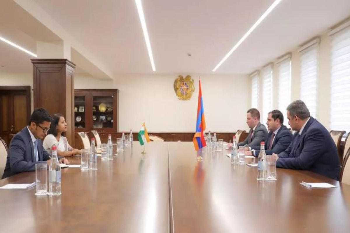 Ermənistan müdafiə naziri Hindistan səfiri ilə hərbi əməkdaşlığı müzakirə edib