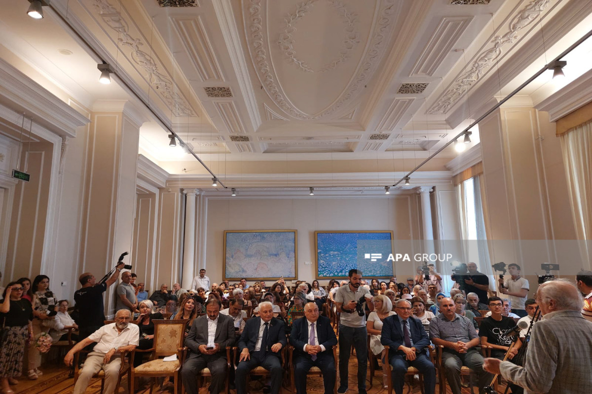 Heydər Əliyevin 100 illik yubileyinə həsr olunmuş sərginin açılışı olub - FOTO 