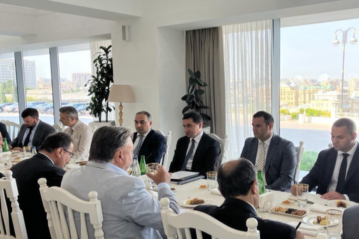 ​​​​​​​Prezidentin köməkçisi əcnəbi diplomatlarla görüşüb, Ermənistanın Laçın yolu məsələsini siyasiləşdirməsini qəbuledilməz adlandırıb