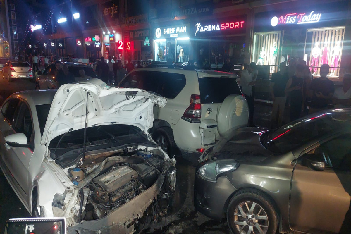 Bakıda 5 avtomobilin iştirakı ilə qəza baş verib - FOTO 