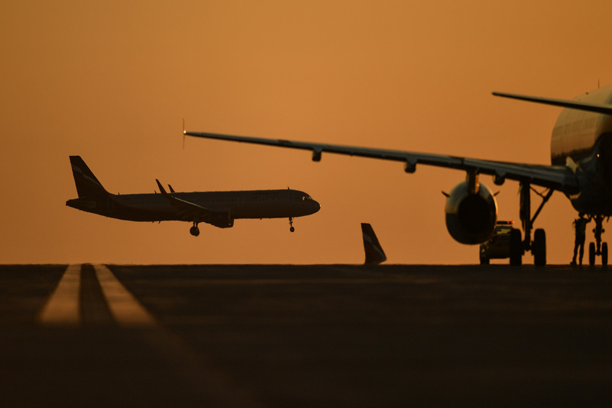 Əlverişsiz hava səbəbindən Moskvada bəzi aviareyslər ləğv edilib