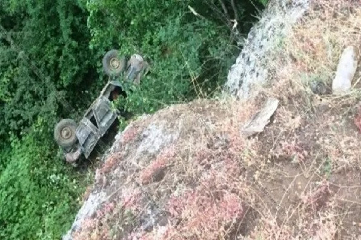 Ermənistanda hərbi avtomobil qəzaya uğrayıb, iki nəfər xəsarət alıb