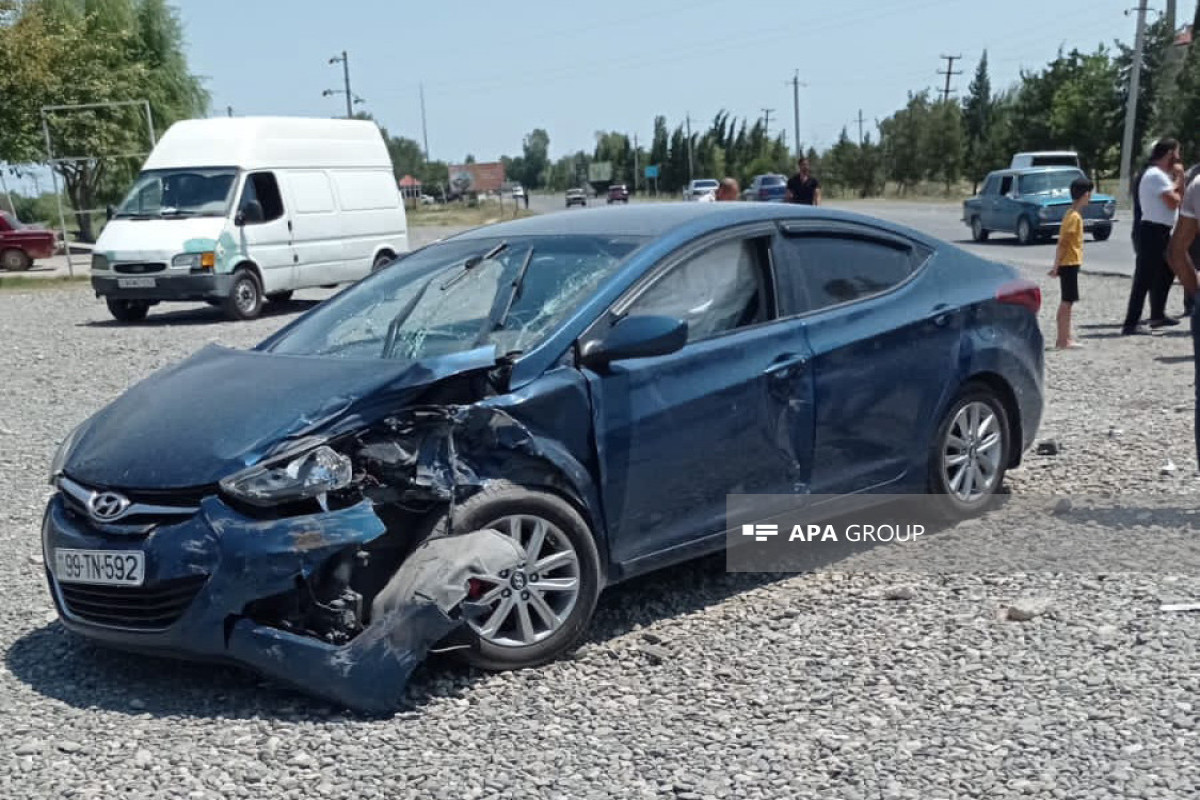 Ağcabədidə iki minik maşını toqquşub, xəsarət alan var - FOTO 