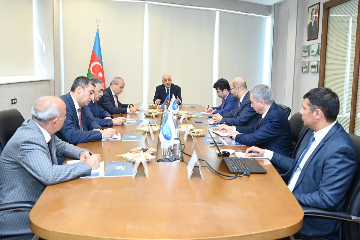 Əli Əsədov Bakı gəmiqayırma zavodunda olub