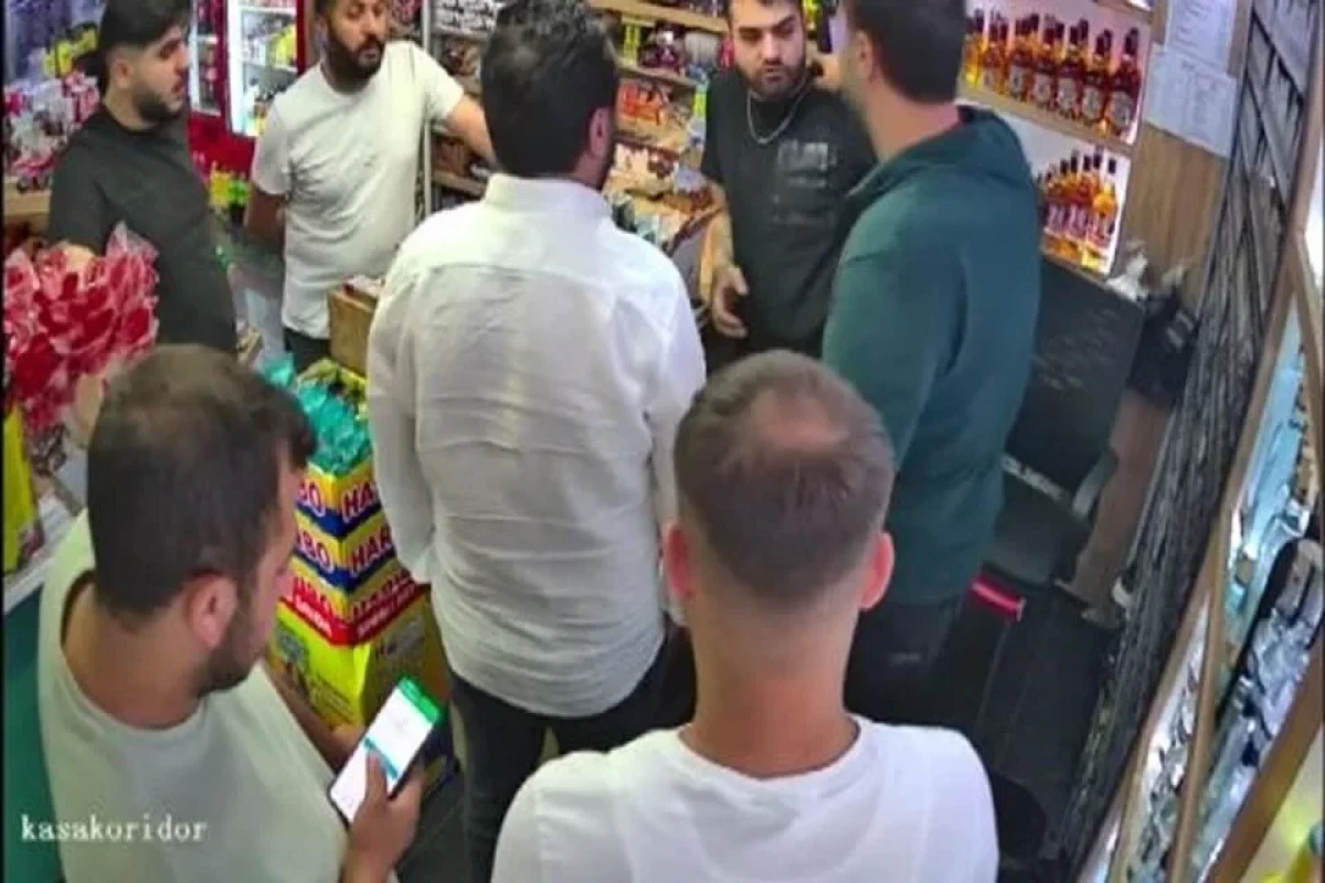 İstanbulda mağazada silahlı insident olub, iki nəfər ölüb