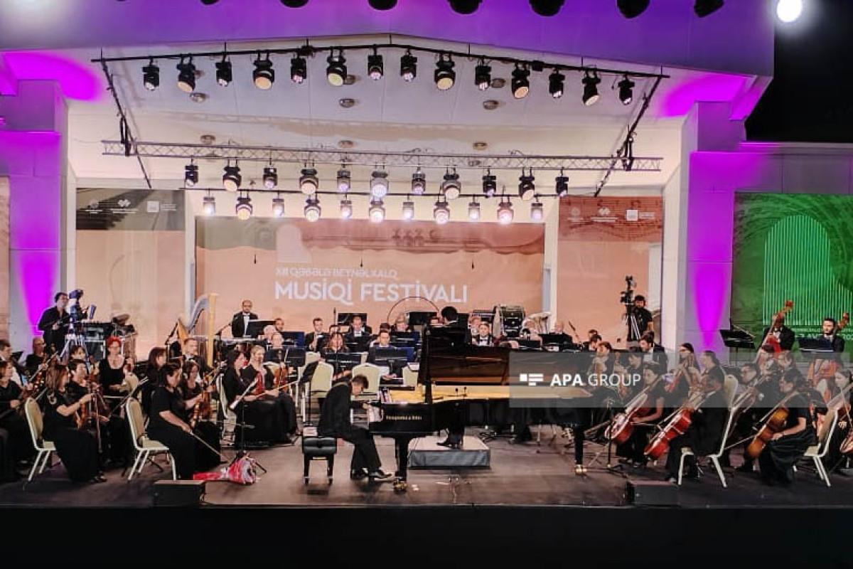 XIII Qəbələ Beynəlxalq Musiqi Festivalı davam edir - FOTO 