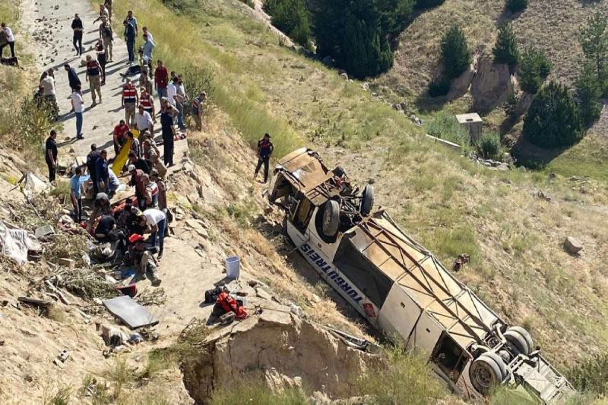 Türkiyədə sərnişin avtobusu 50 metr hündürlükdən aşdı, ölənlərin və yaralıların sayı açıqlanıb - FOTO  - YENİLƏNİB - 3 