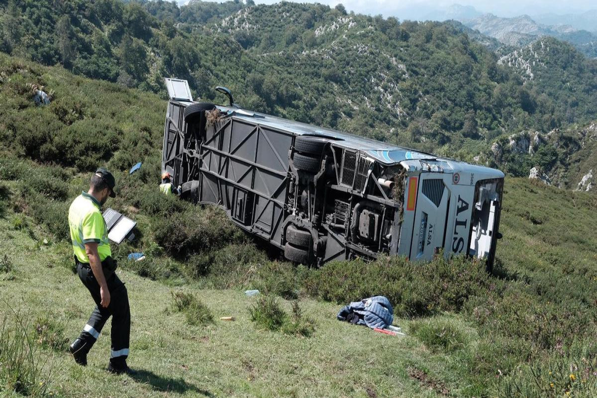 İspaniyada avtobus uçurumdan aşıb,  40-dan çox yaralı var