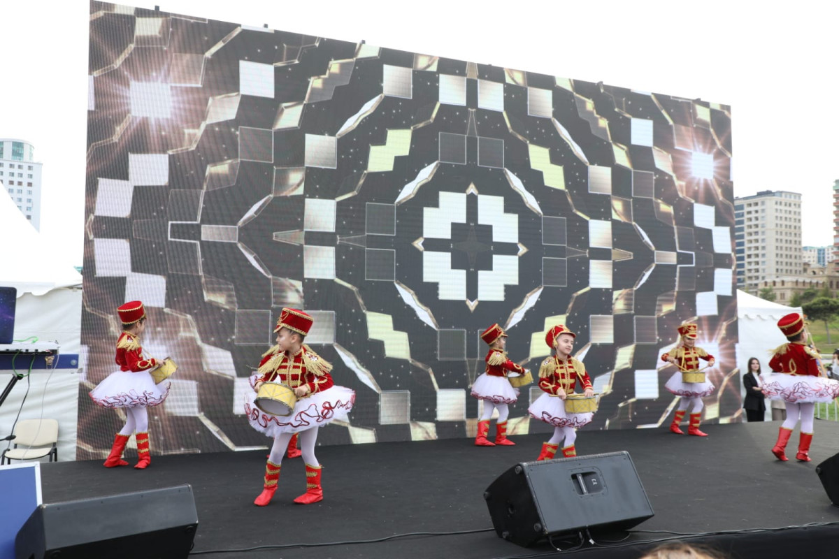 Heydər Əliyev Mərkəzinin parkında “Uşaq festivalı” təşkil olunub - FOTO 