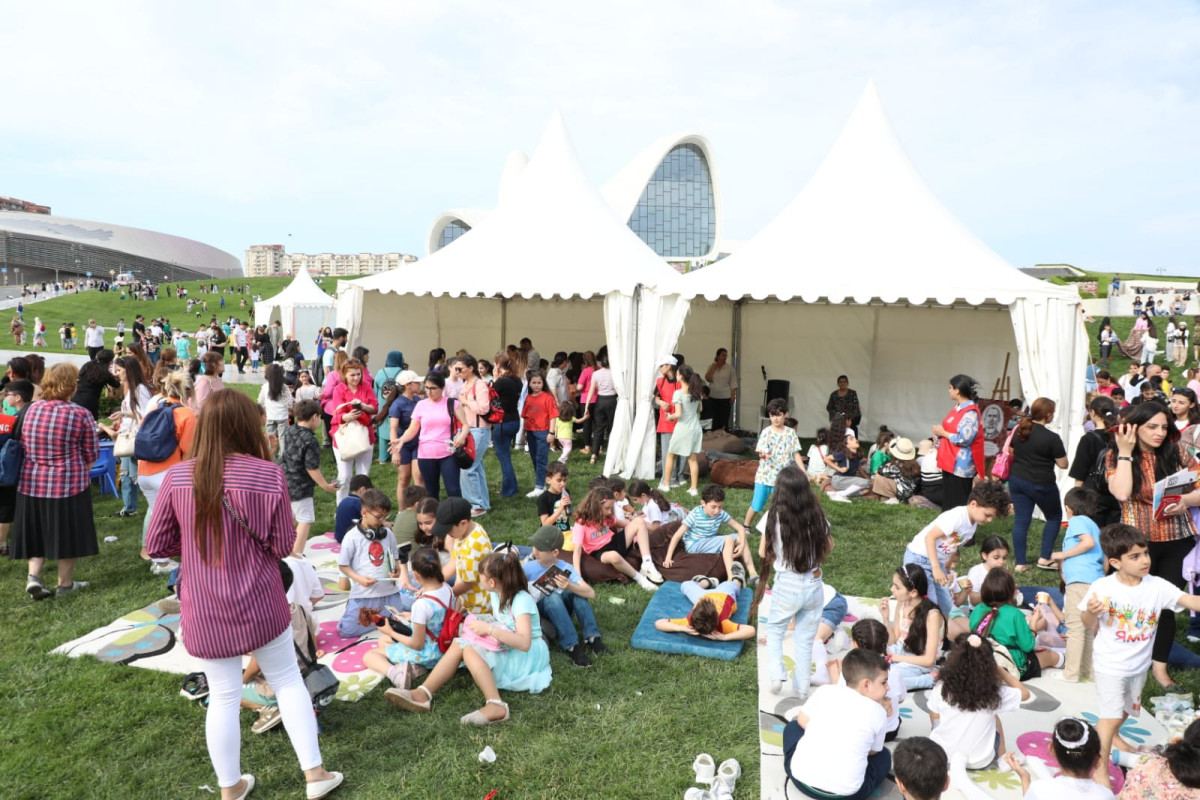 Heydər Əliyev Mərkəzinin parkında “Uşaq festivalı” təşkil olunub - FOTO 