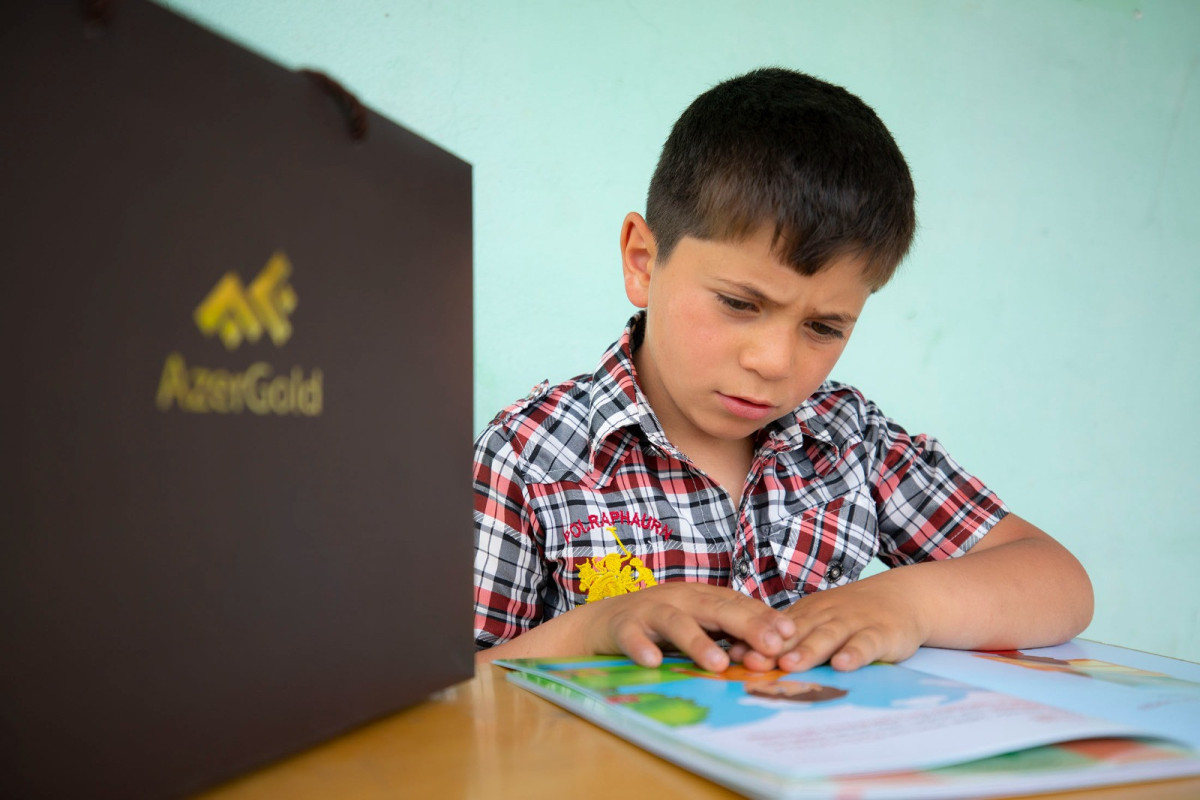 ЗАО «AzerGold» провело в Дашкесане очередную акцию для детей «Книжка в подарок»