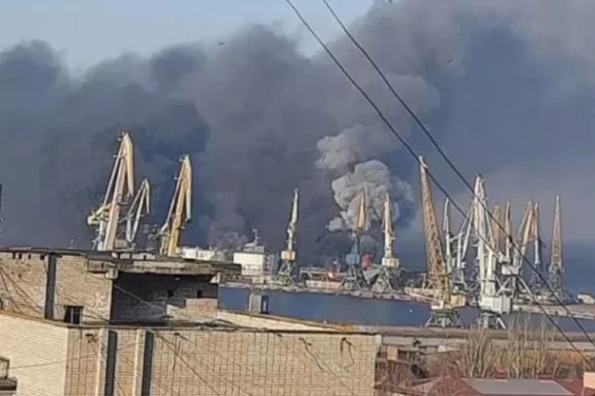 Украина нанесла ракетный удар по морскому порту Бердянска, 9 человек ранены