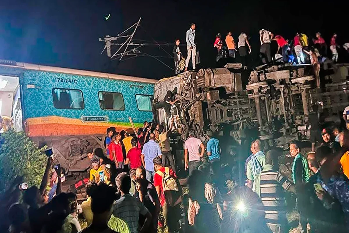 At least 288 killed and 900 injured in three-train crash in India-UPDATED-4 