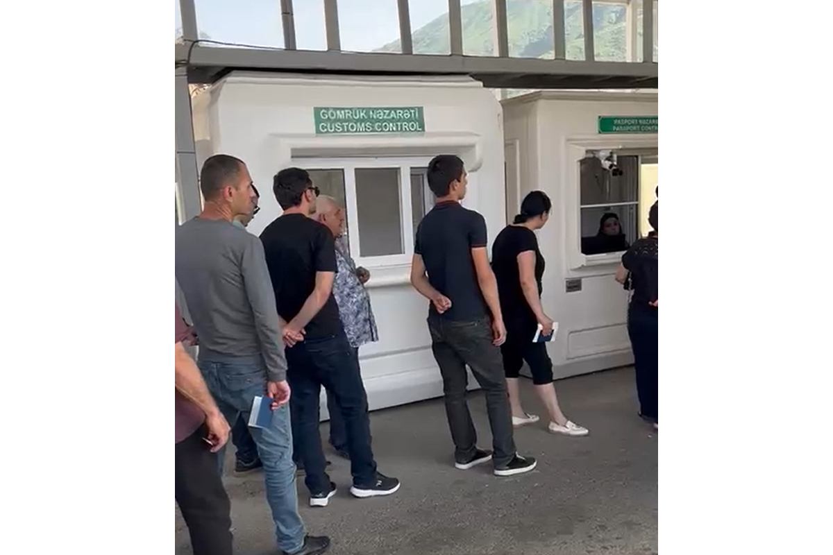 Civilians traveling from Khankandi to Armenia pass unimpededly after being checked their documents at border checkpoint in Lachin  -<span class="red_color">VIDEO