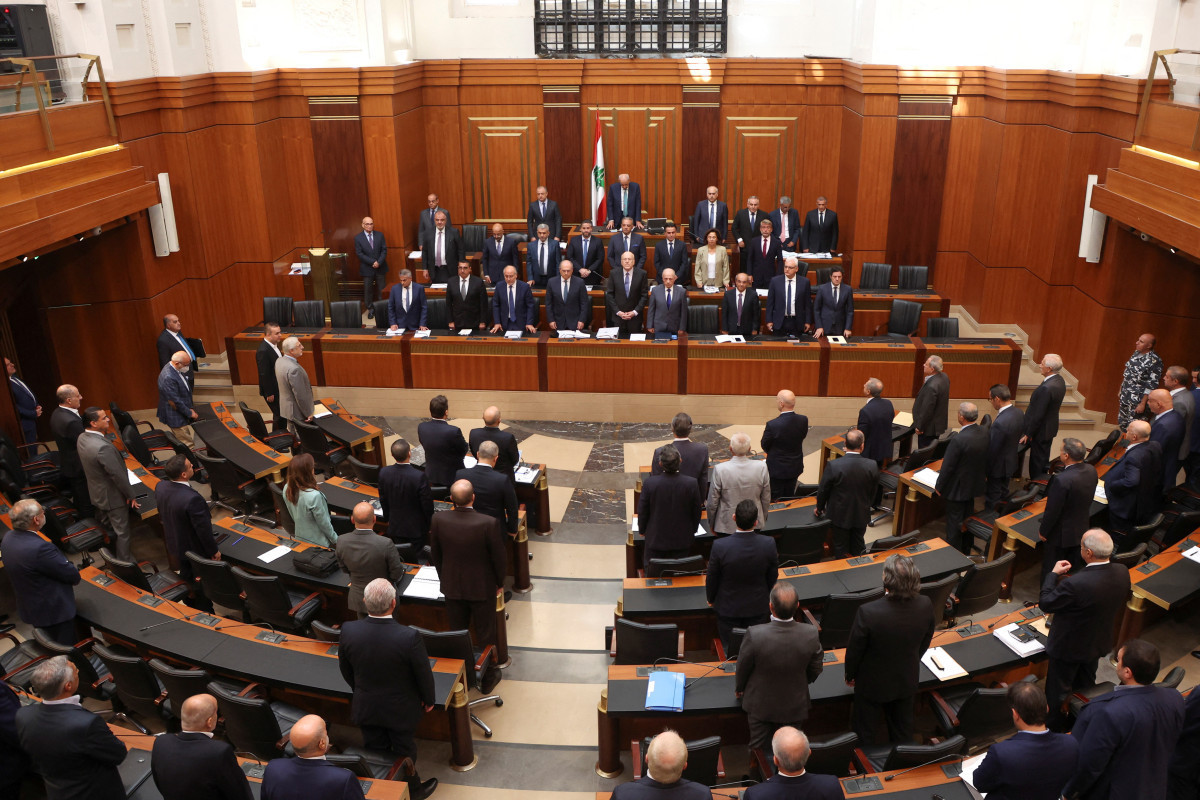 Lebanese speaker calls for a session to elect president of country on June 14