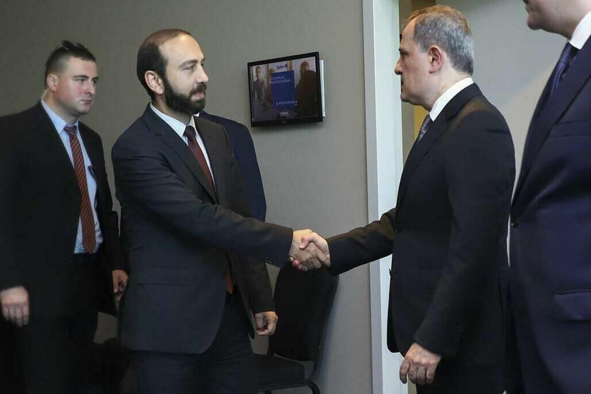 МИД Армении распространил заявление о переговорах Мирзояна и Джейхуна Байрамова
