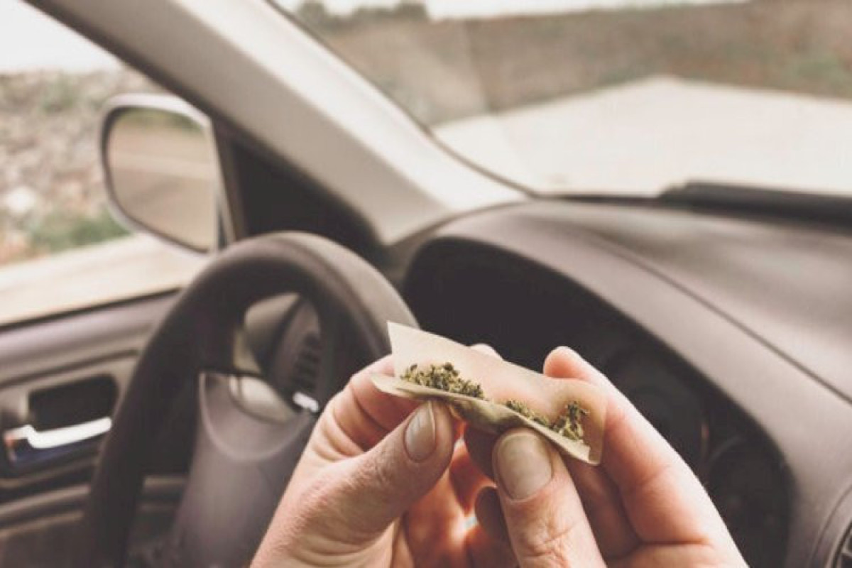 За управление автомобилем под воздействием наркотиков будут штрафовать на 600 манатов или лишать водительских прав на 6 месяцев