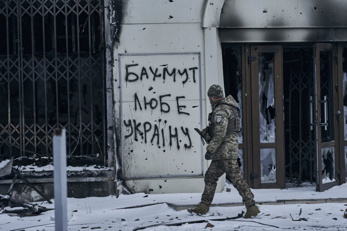 Zelenski: Ukrayna Silahlı Qüvvələri Baxmutda irəliləyir