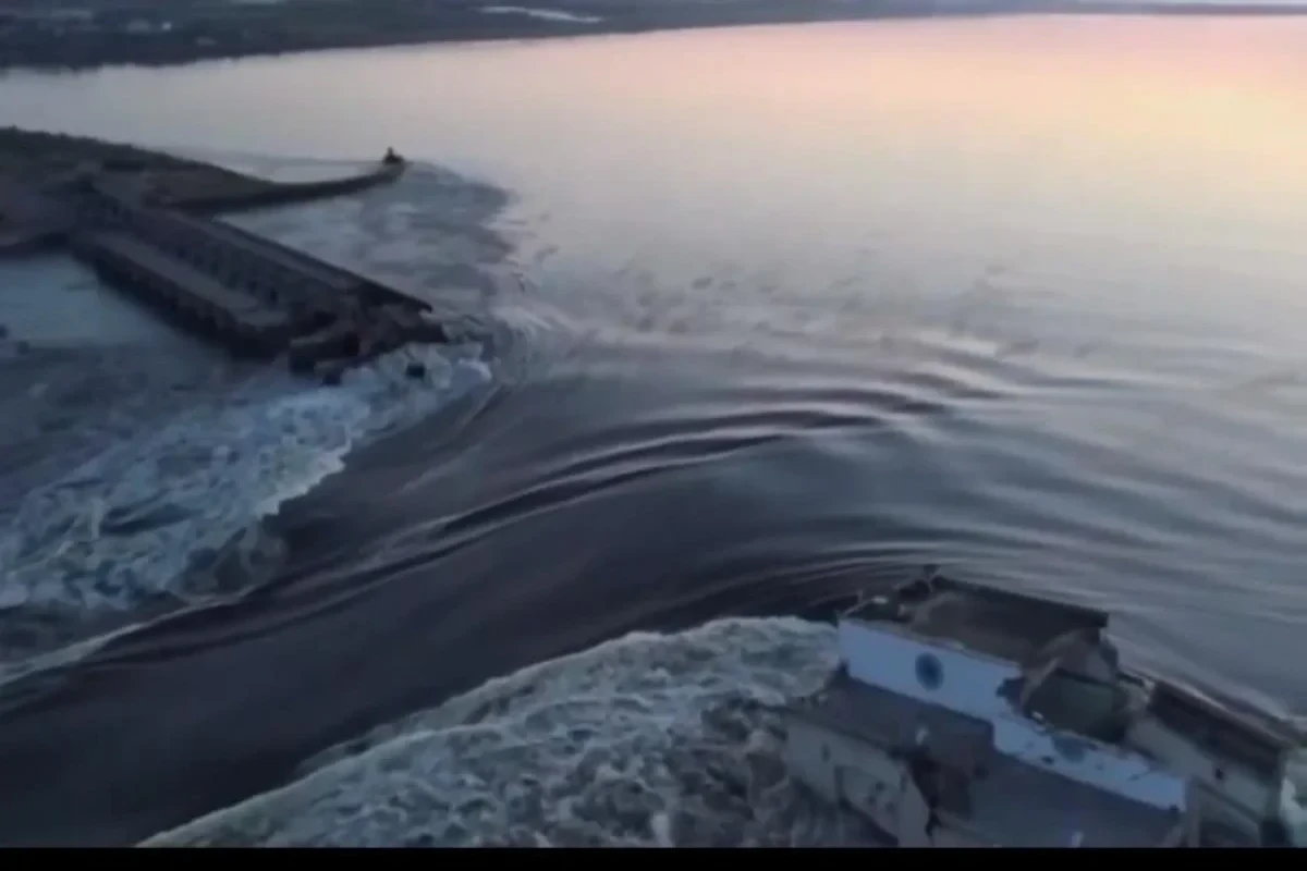В Украине подорвана плотина Каховской ГЭС