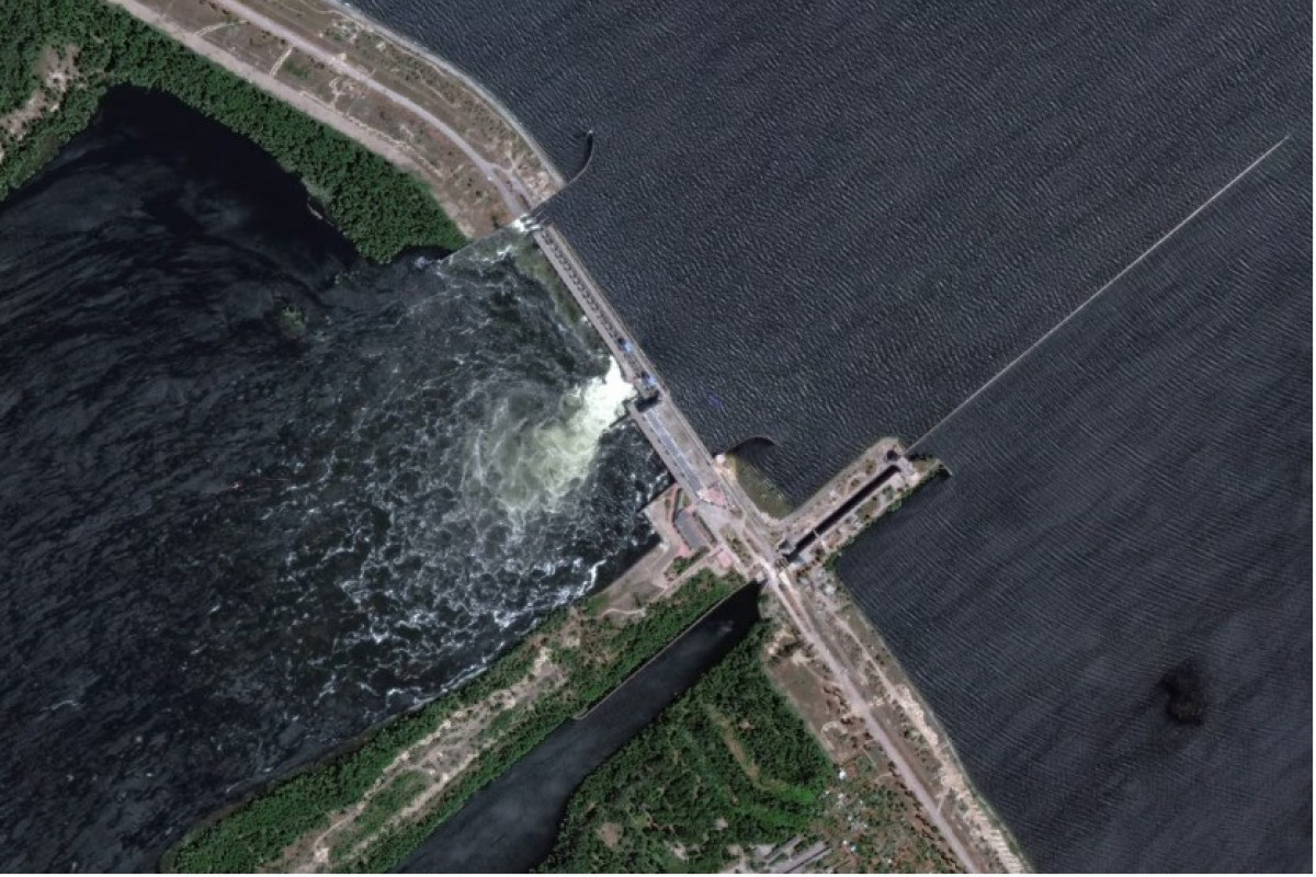 Kakhovka dam in southern Ukraine is blown, unleashing flood of water-VIDEO 