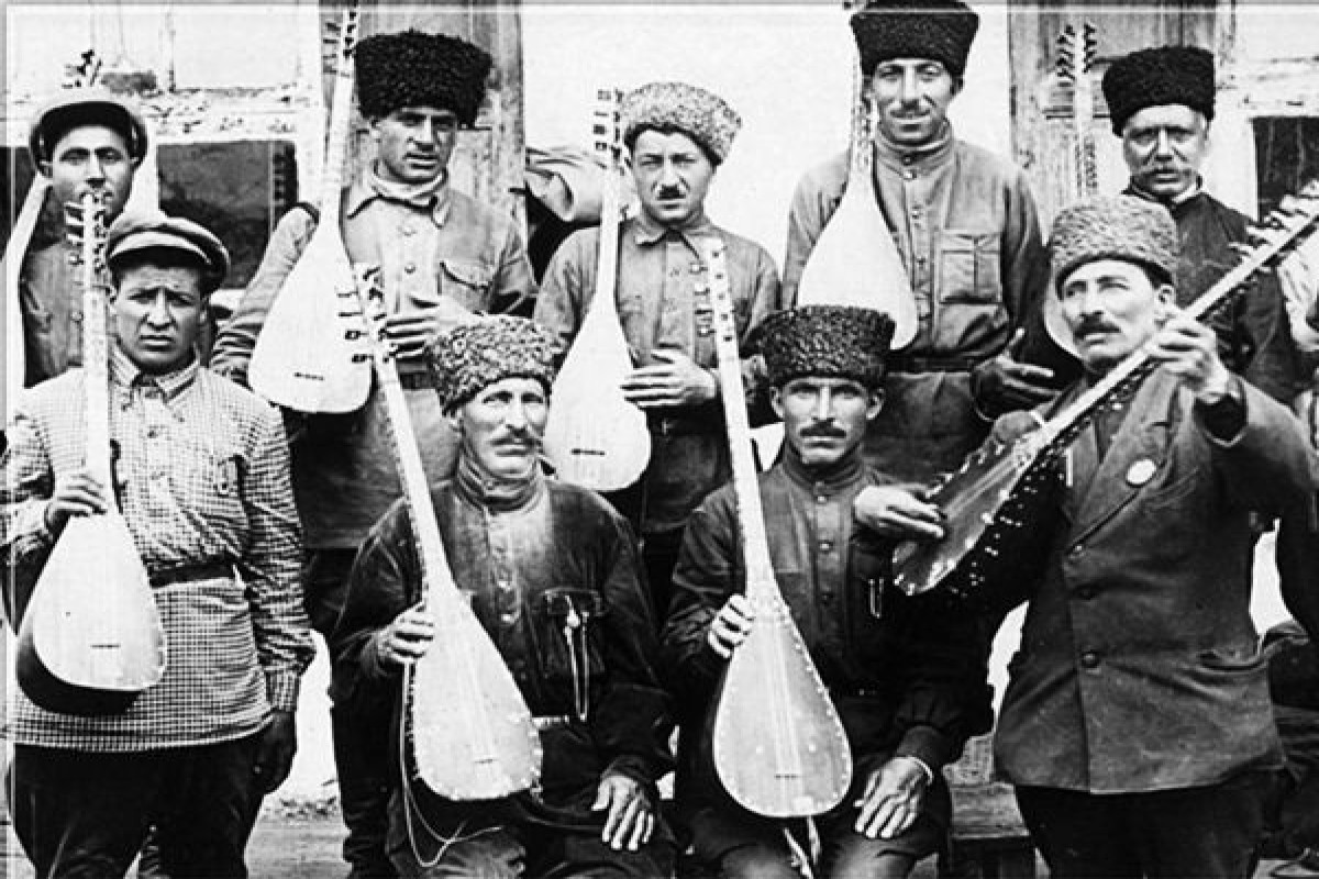 Азербайджанский саз, обернутый в американский флаг и брошенный в огонь в Тебризе – ПОЗНАЙ ЮЖНЫЙ АЗЕРБАЙДЖАН 