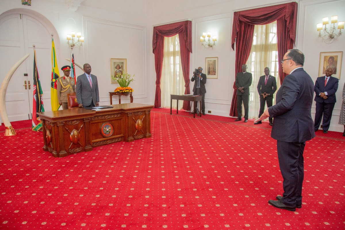 Посол Азербайджана вручил свои верительные грамоты президенту Кении