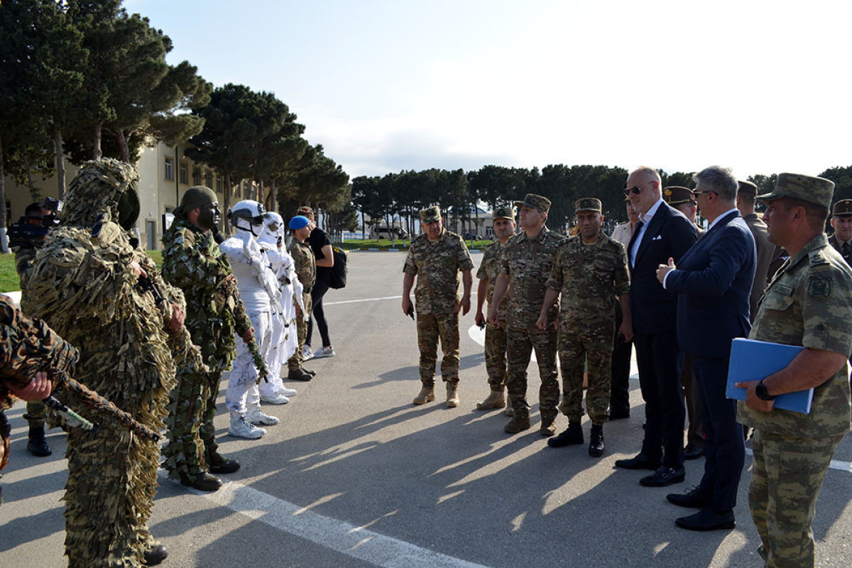 Министр обороны Венгрии посетил воинскую часть в Азербайджане-ФОТО 