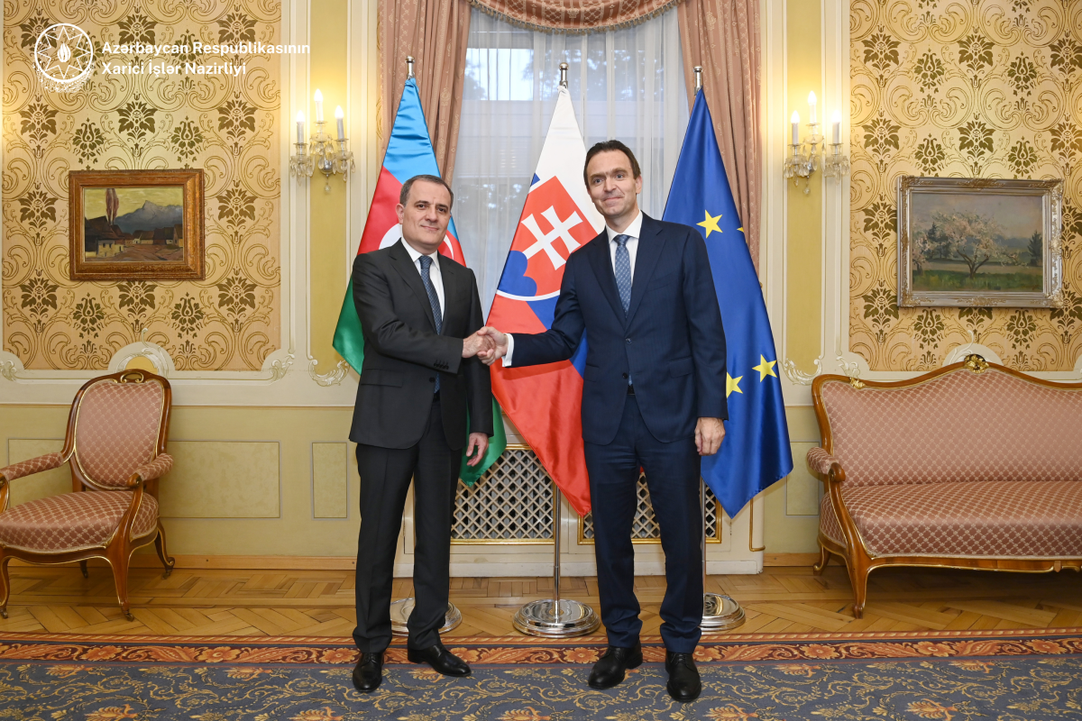 Джейхун Байрамов встретился с премьер-министром Словакии