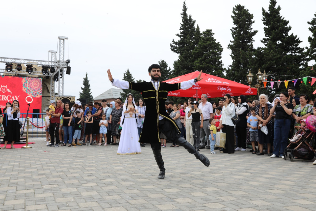 “Azerçay” Lənkəranda möhtəşəm çay festivalı təşkil edib