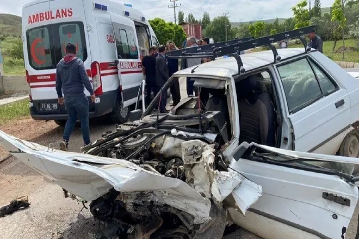 Türkiyədə şagirdləri daşıyan avtobus qəzaya düşüb, 17 nəfər yaralanıb