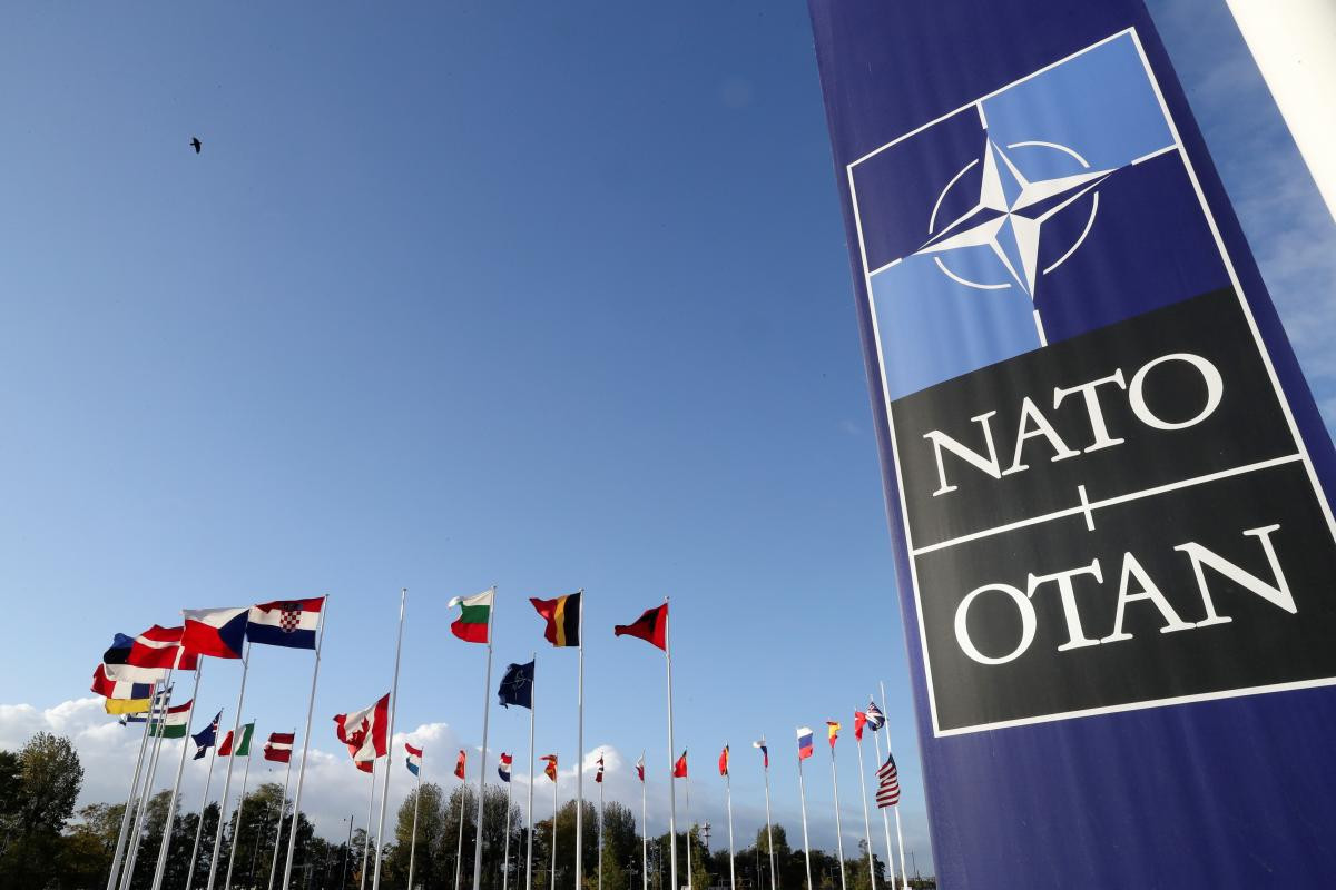 NATO-nun ilk qadın mətbuat katibi vəzifəsindən ayrılacağını bildirib