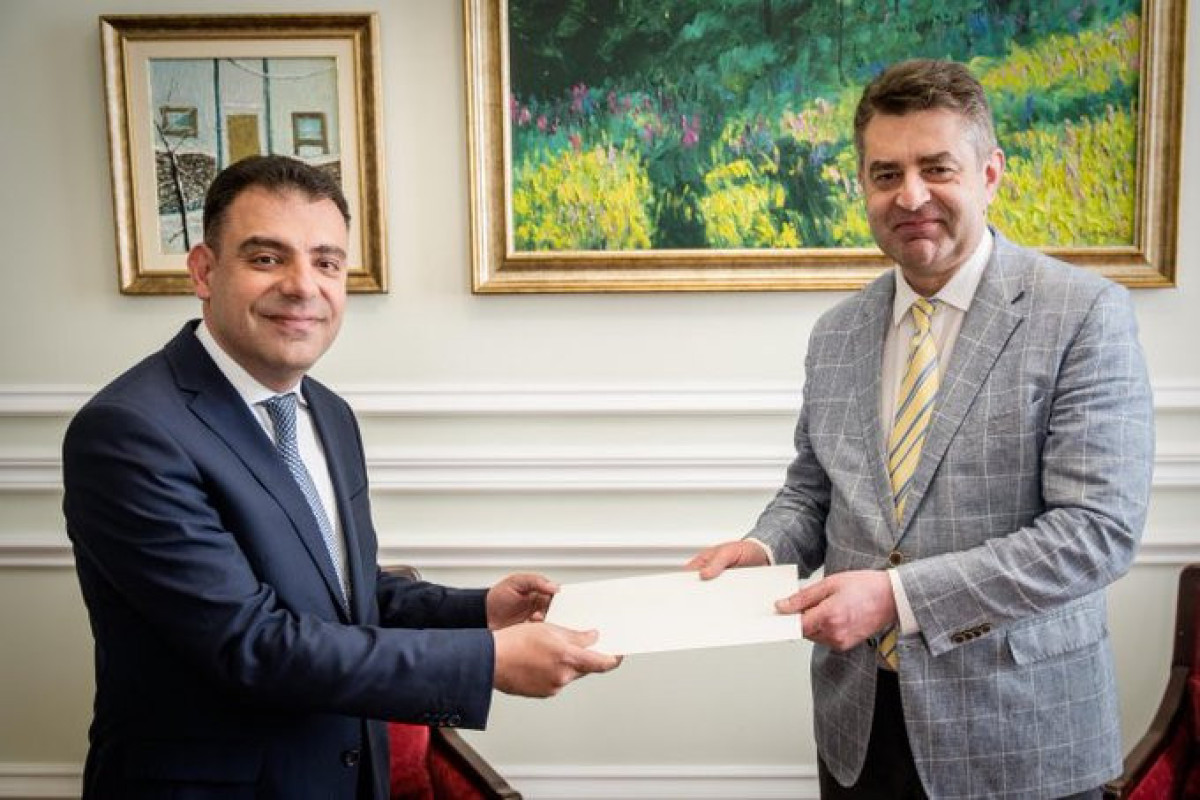 Azerbaijani Ambassador presents a copy of his credentials to Ukrainian Deputy Foreign Minister