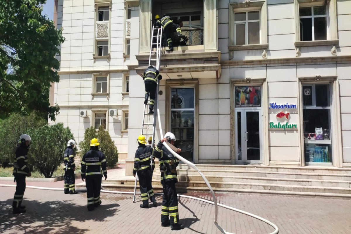 Naxçıvanda yaşayış binasında yanğın olub