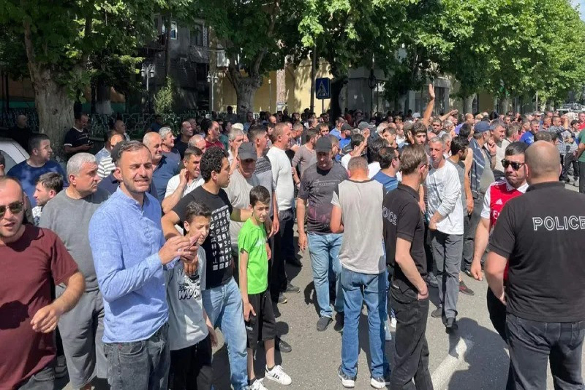 Gürcüstanın Çiatura şəhərində mədənçilər etiraz aksiyasına başlayıblar
