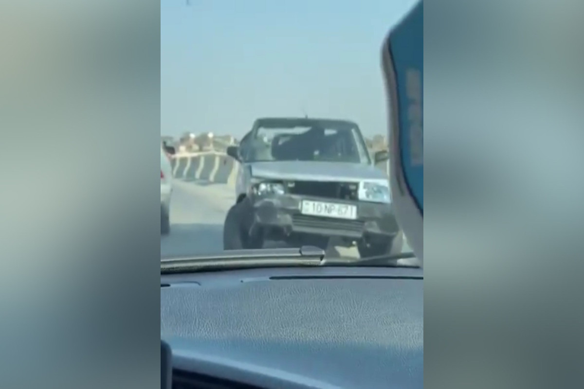 Bakıda avtomobil beton maneəyə çırpılıb, xəsarət alan var - FOTO  - VİDEO 